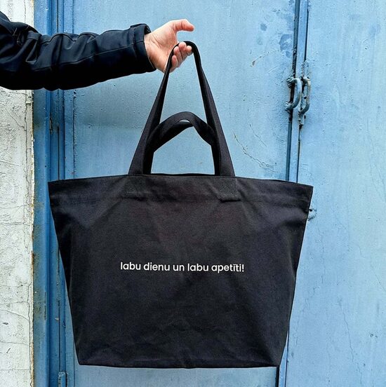 lielā soma "labu dienu un labu apetīti"